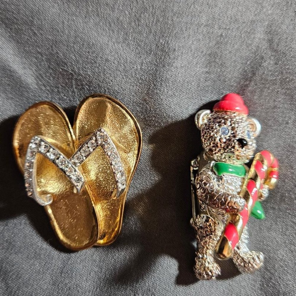 Vintage Signed Napier Teddy Bear Brooch Patty Severe Flip Flop Pin Set / C-3